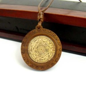 Collier talisman des 7 Archanges pendentif en bois gravé
