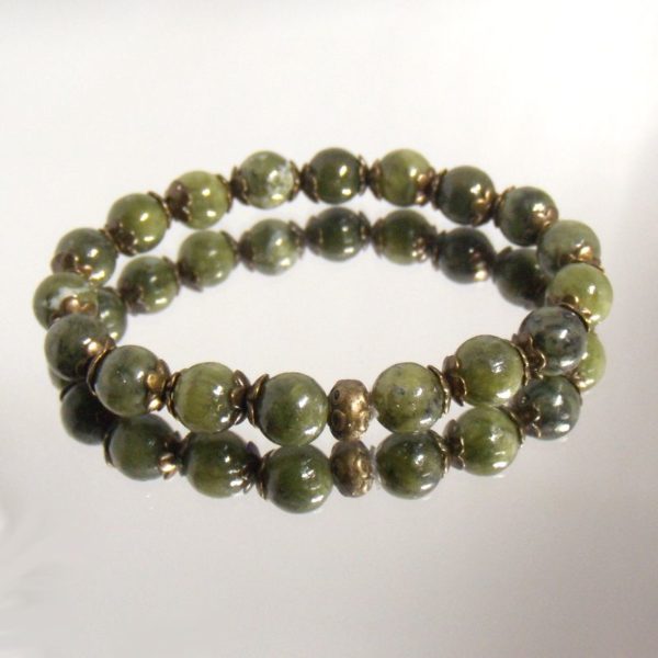 Bracelet extensible perles naturelles Emeraude du Canada